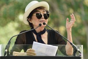 Вдова Джона Леннона собирает людей на масштабный флешмоб в честь музыканта