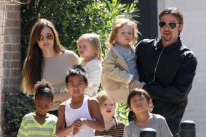 Звездная пара Джоли и Питт решили усыновить еще одного ребенка, в этот раз - из Сирии