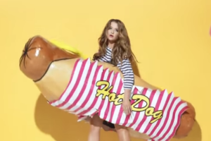 Новый креативный клип в стиле "фешен-стеб" от Натальи Могилевской 