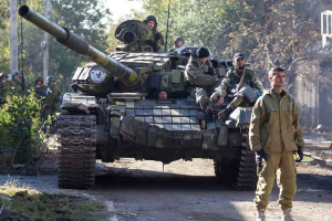 Боевики "ДНР" отрабатывают меткость, стреляя из танков по реальным мирным "мишеням" 