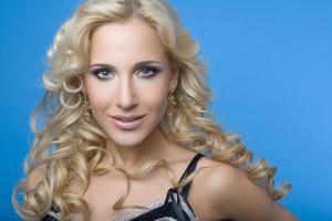 Певица Юлия Ковальчук сногсшибательна в черном свадебном платье