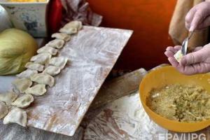 Русский мужик на выдумку хитер: в России презентовали пельмени с перловкой и сыр из облепихи