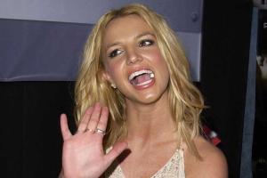 Отец запретил 33-летней Бритни Спирс встречаться с "мальчиками"