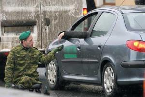 В России хотят "наказать рублем" уличных попрошаек, облачившихся в военную форму