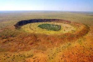 Геологи обнаружили два гигантских кратера от метеоритов в Швеции