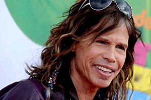 Рок-музыкант Стивен Тайлер устроил концерт прямо на улице российской столицы