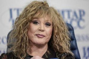 Алла Пугачева сверкнула стройными ножками на светском рауте