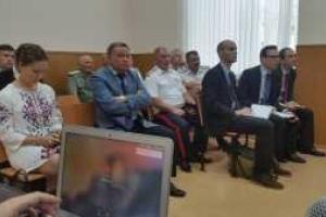 Адвокат: Надежда держится бодро, прессу в зал не пустили, прокурор требует отстранения защитников