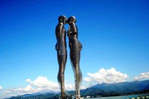 Знаменитая в Батуми разрушенная статуя "Али и Нино" вновь восстановлена