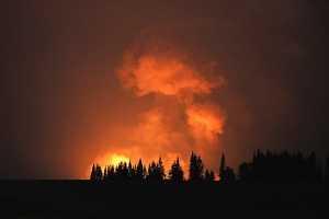 Под Мариуполем пьяные боевики устроили "фейерверк" из собственного склада, шмальнув в него из танков