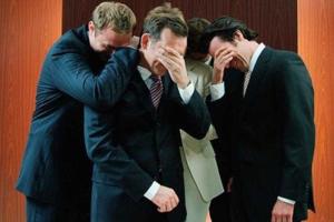 Российским "простым" чиновникам официально запретили иметь дорогую мебель, авто и смартфоны