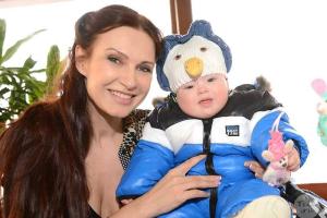 Скандал в звездном семействе: супруга Эвелины Бледанс обвинили в избиении женщины