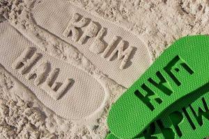 Крымские сепаратисты решили "наследить" на полуострове: придумали обувь, оставляющюю следы "Крым наш"