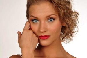 Звезда "Интернов" нежится с любимыми в Испании и дарит поклонникам фото с отдыха