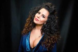 Настя Каменских решила овладеть искусством сексуального танца