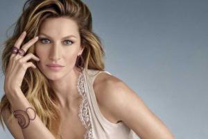 Модель Жизель Бундхен выпустила книгу со своими откровенными фото стоимостью 700 долларов за экземпляр