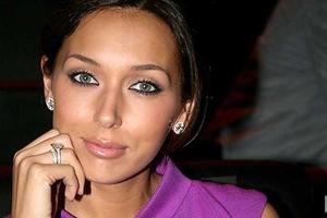 Мама двоих детей Алсу с годами все больше расцветает и хорошеет