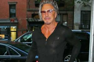 У Микки Рурка новая московская любовница-танцовщица 