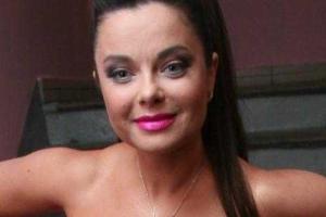 Наташа Королева "отстояла" свою шикарную грудь