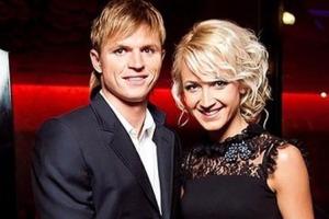 Телеведущая Ольга Бузова сделала селфи в поддержку футбольной команды любимого мужа