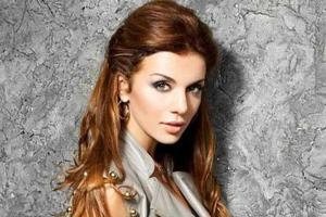 Анна Седокова показала "стальной" пресс и шикарную грудь