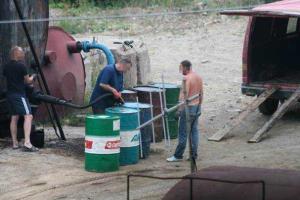 СБУ "накрыла" преступную группу по хищению и переработке нефти-сырца на Буковине