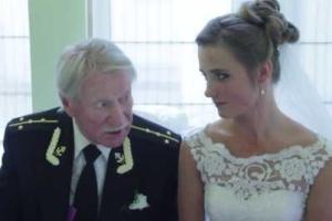 Молодожены Краско-Шевель всю брачную ночь разглядывали подаренное добро