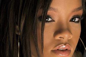 В Сети появились фото с сексуальной фотосессии Рианны