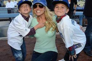 Бритни Спирс разочаровалась в мужчинах: отцом третьего ребенка певицы станет донор