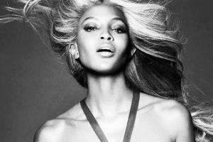 Наоми Кэмпбелл в 45 продолжает сниматься в эротических фотосессиях