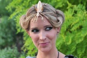 Ведущая Катя Осадчая на время стала брюнеткой