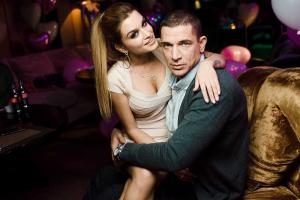 Ксения Бородина и Курбан Омаров ждут дочку и уже покупают розовую одежку