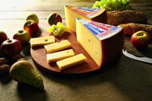 Соскучились по хорошей еде: Россельхознадзор разрешил ввозить сыры и мясо из Швейцарии