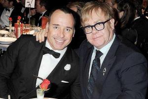 Супруг Элтона Джона назвал Путина волшебным и очаровательным