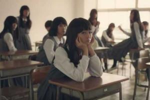 На YouTube стал популярен ролик, как с помощью макияжа девочки превращаются в мальчиков