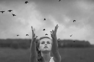 В Сети стремительно набирает просмотры ролик, на котором 12-летняя девочка поет песню Цоя 