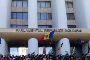 Видео акции протеста под стенами парламента в Кишиневе