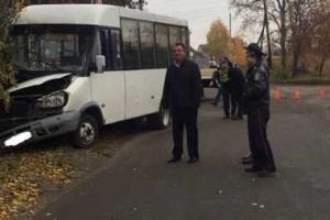 В Борисполе маршрутка "поцеловала" столб: пострадали семь человек