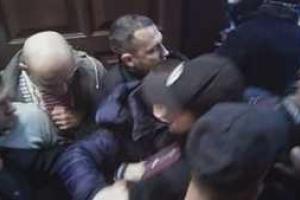 Соратники радикала Мосийчука устроили драку во время заседания суда. Видео