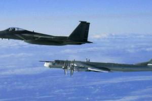 Военный эксперт: российская авиация в любой момент может начать бомбить Украину