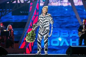Золотой голос России появился на сцене "Новой волны" в умопомрачительном костюме