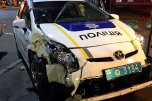 В Киеве патрульные полицейские разбили служебный автомобиль, попав в аварию