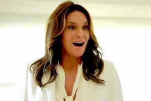 Ким Кардашьян поздравляет отчима с титулом "Женщина года"