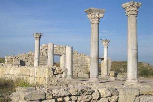 По указу Медведева, Россия взяла "под охрану" более 200 культурных объектов Крыма 