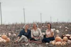 В Youtube набирает просмотры видеоролик с песней "Queen" в исполнении молдавских крестьян