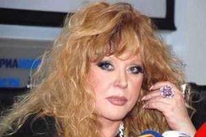 В шоу на канале NBC посмеялись над песней Аллы Пугачевой