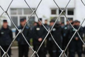 Российский депутат предлагает отправлять в армию всех "подходящих" преступников из тюрем