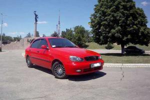 В Киеве пьяный лихач катал женщину на капоте авто 