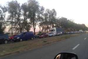 Ситуация на блокпостах‬: машины разворачивают, пропускают только льготников, много "скорых"