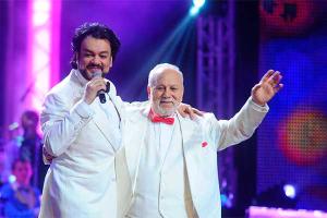 Филипп и Бедрос Киркоровы сделали зрителям "Новой волны" музыкальный подарок